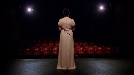 Kate Murphy, The note, 2010, Digital video still. Courtesy the artist and BREENSPACE, Sydney. © Kate Murphy, 2010